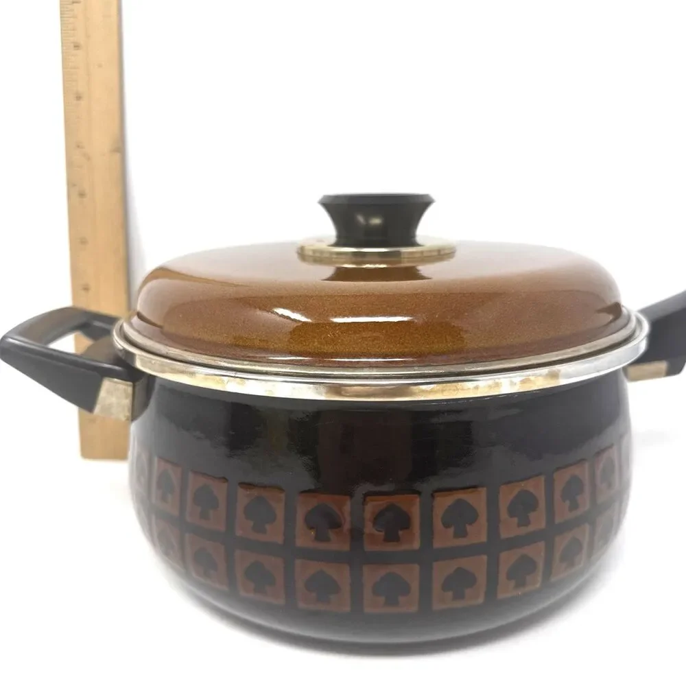 VTG West Bend Le Provencal Enamelware 2.5 Qt Sauce Pan Lid Brown Spade Mushroom